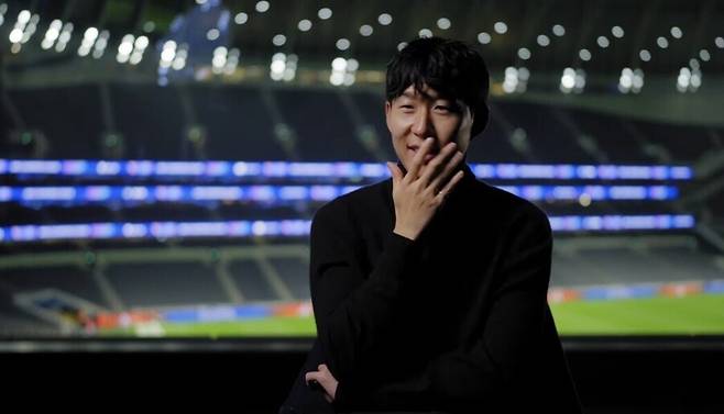 ▲ 손흥민과 토트넘 모두 기다리던 시간이었다. 손흥민은 경기 전 팬들 앞에 나서 "저 잊지 않으셨죠? 정말 환상적인 10년이었다. 여러분을 절대 잊지 않겠다. 언젠가 LA에서도 꼭 만나자. 사랑한다. COME ON YOU SPURS!"라며 찐한 애정을 표했다.