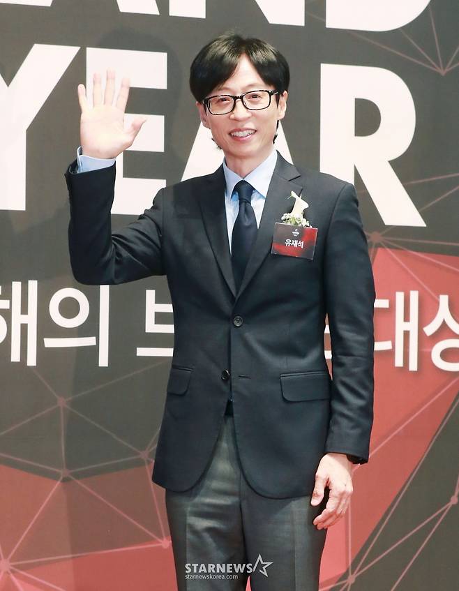 코미디언 유재석이 3일 오전 서울 신라호텔에서 진행된 '2024 올해의 브랜드 대상' 포토월 행사에 참석해 포즈를 취하고 있다. /2024.09.03 /사진=이동훈