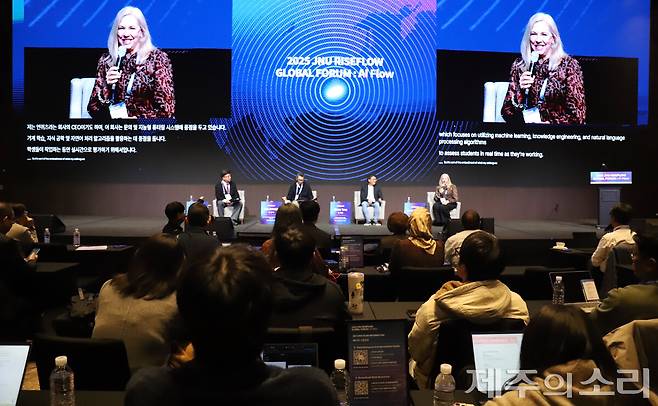제주대학교 RISE 사업단은 19일 서귀포시 제주신화월드 랜딩컨벤션센터에서 AI 교육·창의·확장을 한자리에서 경험해 볼 '제주대학교 RISEFLOW 글로벌 포럼: AI Flow'를 개최했다. ⓒ제주의소리