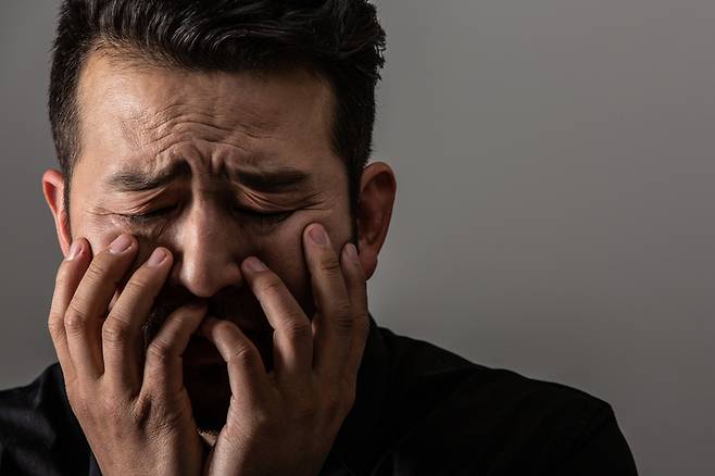 혼잣말도 습관적으로 반복하다 보면 어느 순간 자존감에 영향을 끼치게 된다.  사진= 게티이미지뱅크