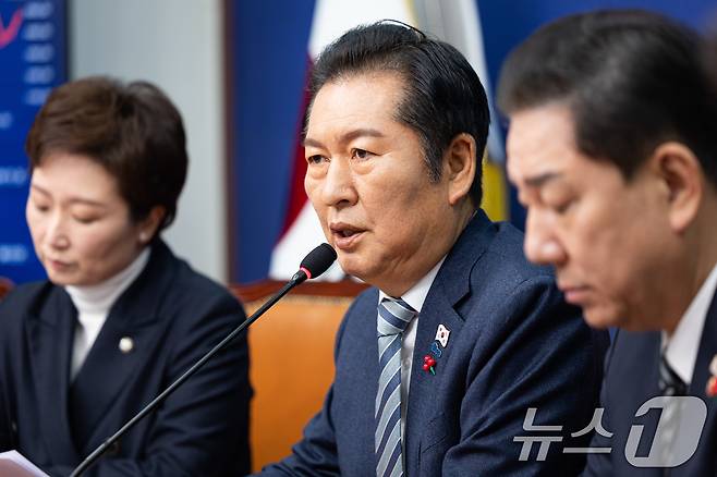 정청래 더불어민주당 대표가 19일 서울 여의도 국회에서 열린 최고위원회의에서 모두 발언을 하고 있다. 2025.12.19/뉴스1 ⓒ News1 유승관 기자