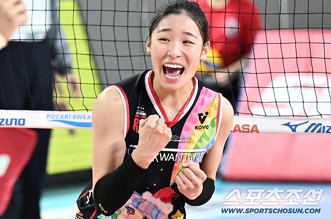 정관장 새 아시아쿼터 인쿠시가 공격을 성공하고 기뻐하고 있다. 사진제공=KOVO