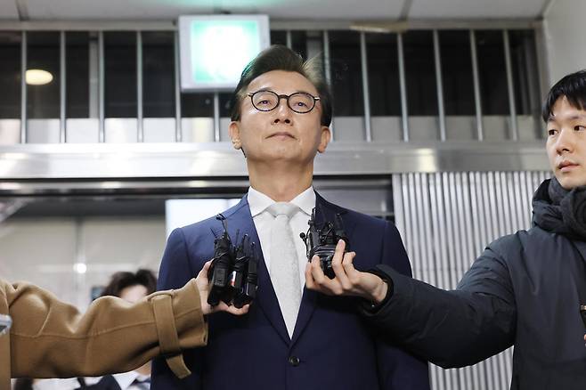 통일교 금품 수수 의혹을 받는 전재수 전 해양수산부 장관이 19일 오전 서울 서대문구 경찰청 국가수사본부에서 피의자 조사를 받기 위해 출석하고 있다. 2025.12.19. 사진공동취재단