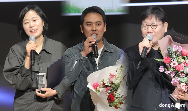 (왼쪽부터) ‘나는 SOLO’의 김정원 ENA 팀장·배성현 SBS플러스 PD, ‘그것이 알고 싶다’의 김재원 CP가 수상 소감을 밝히고 있다. 김영호 기자=rladudgh2349@donga.com