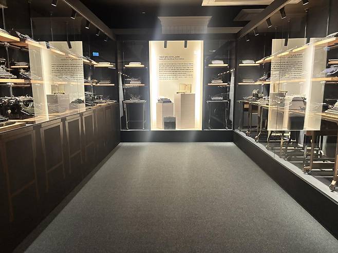 타자기와 함께 바람과 함께 사라지다 초판본(1938)도 전시돼 있다. 황소영 기자 fangso@donga.com