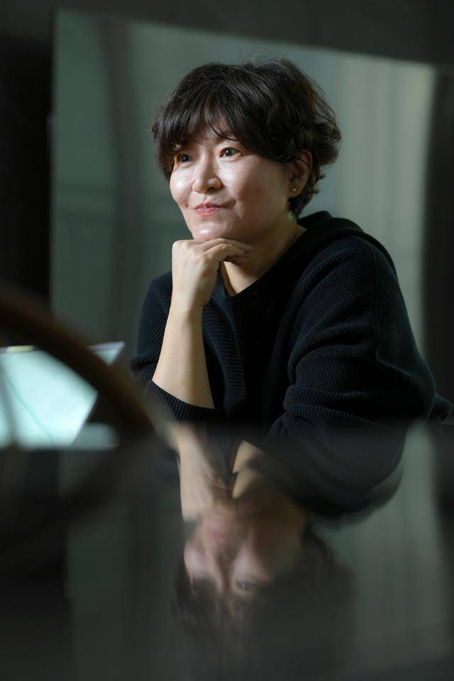 김선형 번역가는 "대학 4학년 때 '오만과 편견'을 처음 원서로 읽으면서 제인 오스틴과 사랑에 빠졌다"며 "다아시가 엘리자베스에게 편지를 보내는 장면에서부터는 누워 있다 벌떡 일어나 읽던 기억이 지금도 생생하다"고 했다. 임지훈 인턴기자