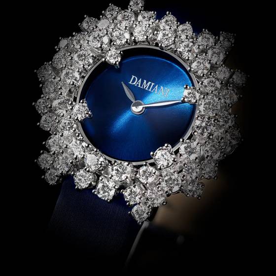 다미아니의 미모사 워치. 레드·그린·실버·블루 등 여러 버전으로 나온다.