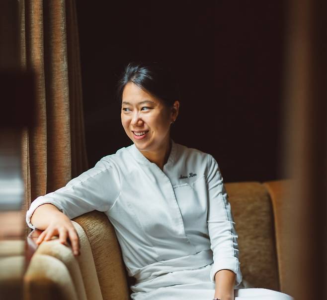 한국인 최초로 고에미요 올해의 파티셰로 선정된 파크 하얏트 파리 방돔의 수석 파티셰 김나래 셰프 / 사진제공. 파크 하얏트 파리 방돔