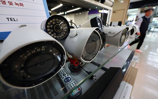 Various internet protocol (IP) cameras on sale at Yongsan Electronics Market on Nov. 14, 2024 [YONHAP]