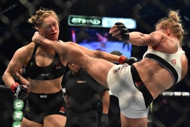 ‘UFC 여제’ 론다 로우지를 울렸던 홀리 홈이 2차전을 원한다. 사진=X