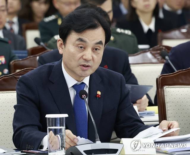 안규백 국방부 장관이 18일 서울 용산구 국방부에서 열린 국방부·국가보훈부 업무보고에서 업무보고를 하고 있다. 대통령실통신사진기자단