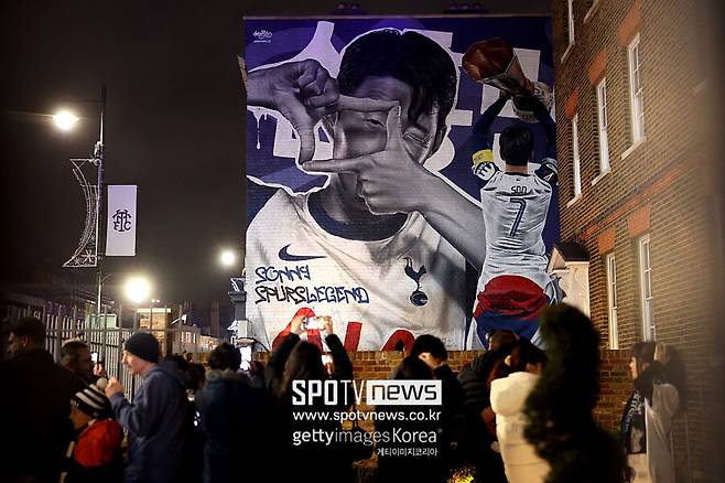 ▲ 손흥민이 남긴 뜨거운 눈물과 진심 어린 고백은 이번 다큐멘터리를 시청한 모든 이들에게 깊은 여운을 남기며, 토트넘 역사상 가장 사랑받았던 선수로서의 마지막을 아름답게 장식했다.