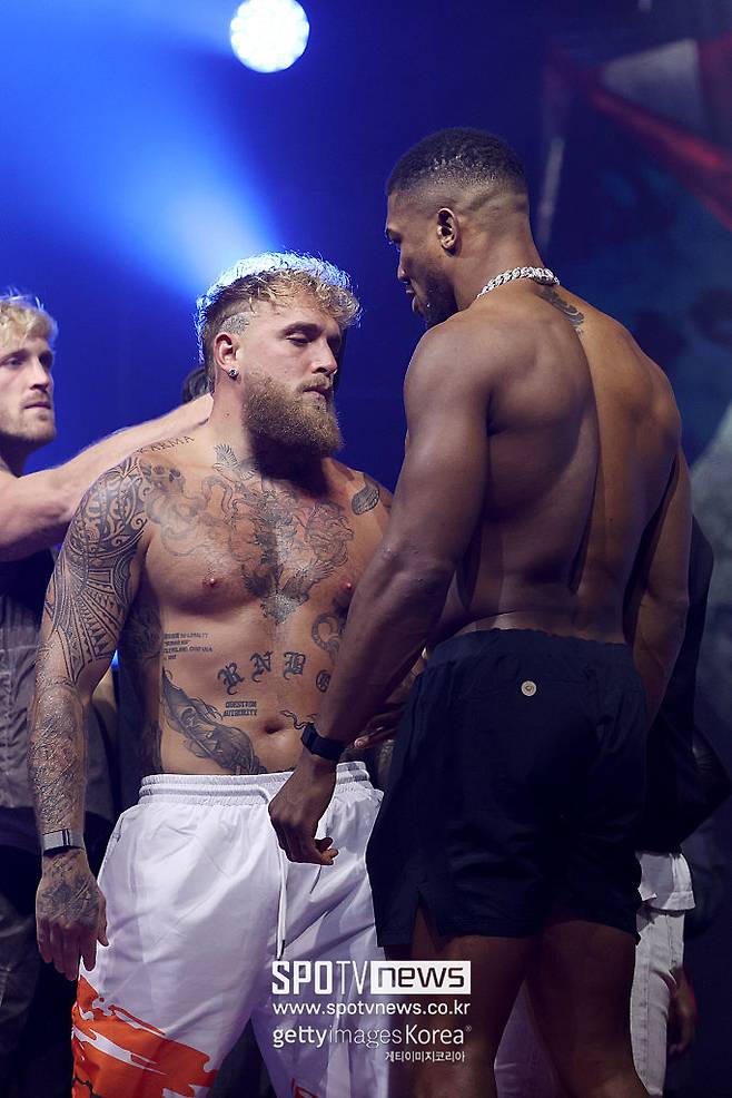 ▲ 제이크 폴과 앤서니 조슈아.