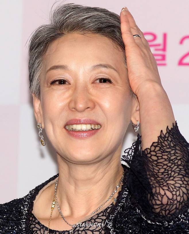 배우 윤석화가 9일 오후 서울 왕십리CGV에서 열린 영화 '봄, 눈' 언론시사 및 기자간담회에 참석하고 있다. / 홍봉진기자 /사진=홍봉진기자 honggga@