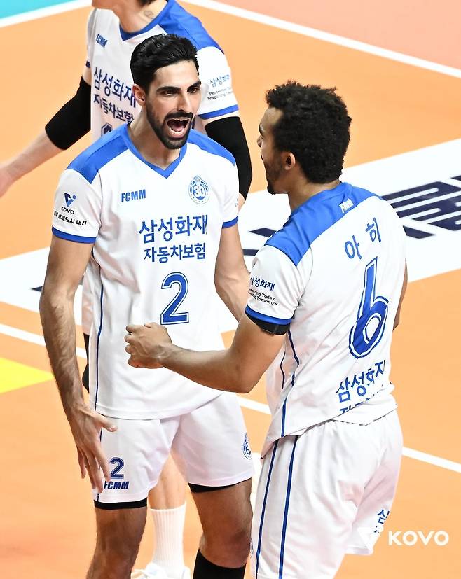 삼성화재의 세터 도산지(왼쪽)와 공격수 아히 [한국배구연맹 제공. 재판매 및 DB 금지]