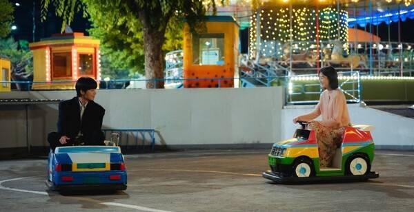 '경도를 기다리며' 스틸 컷 / 사진=SLL,&nbsp;아이엔,&nbsp;글뫼