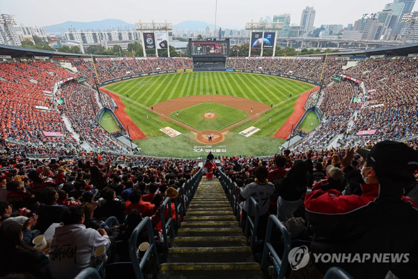 잠실야구장을 채운 관중들. ⓒ연합뉴스