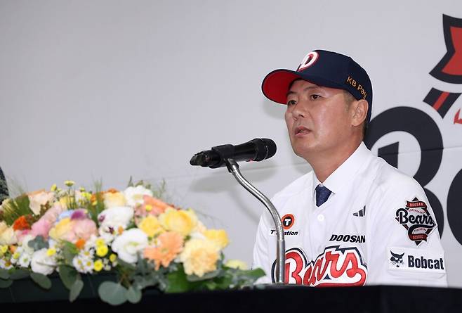 ▲ 김원형 감독은 2020년 당시 투수코치로 플렉센의 경기력 향상에 큰 몫을 했다는 평가를 받는다 ⓒ두산 베어스