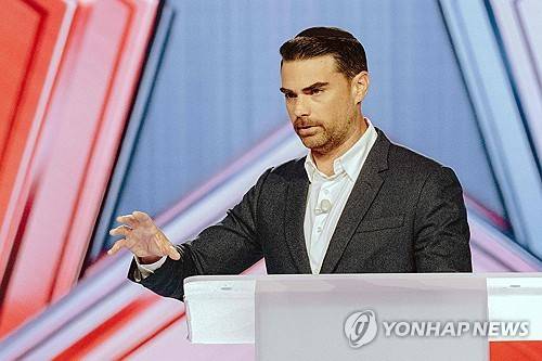 벤 셔피로 (피닉스 AFP=연합뉴스) 2025년 12월 18일 미국 애리조나주 피닉스에서 개막한 '아메리카페스트 2025' 행사에서 보수 논객 벤 셔피로가 연설하고 있다. (Photo by Olivier Touron / AFP) 2025.12.20.