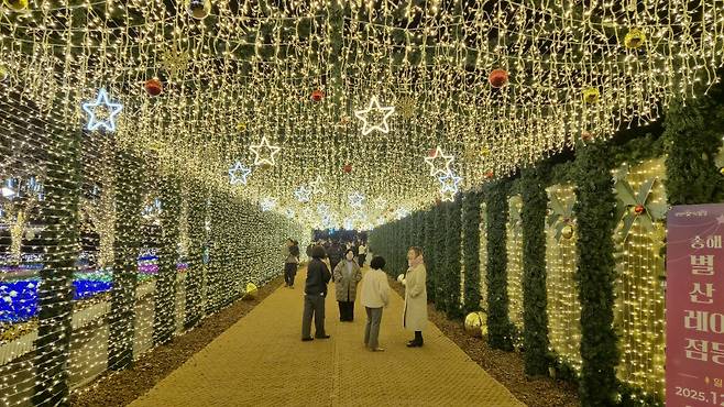 지난 20일 ‘별빛 산타 레이크' 점등식이 열린 송해공원 전경.