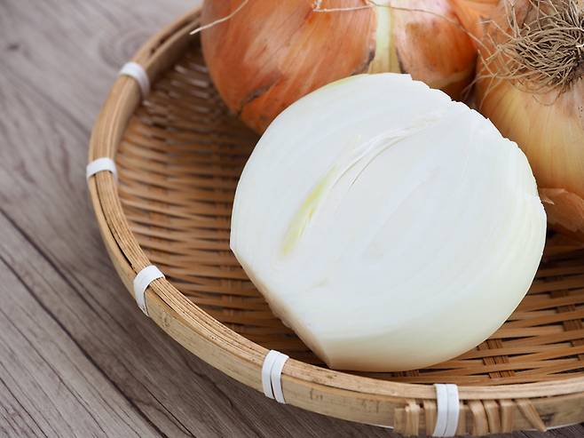 양파는 혈관 건강을 지키는 데 도움이 되는 대표적인 수퍼 푸드다. 사진=게티이미지뱅크