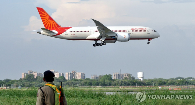 에어인디아 소속 보잉 787 드림라이너 여객기. EPA=연합뉴스