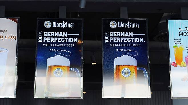 사우디 리야드의 무알콜 맥주 광고