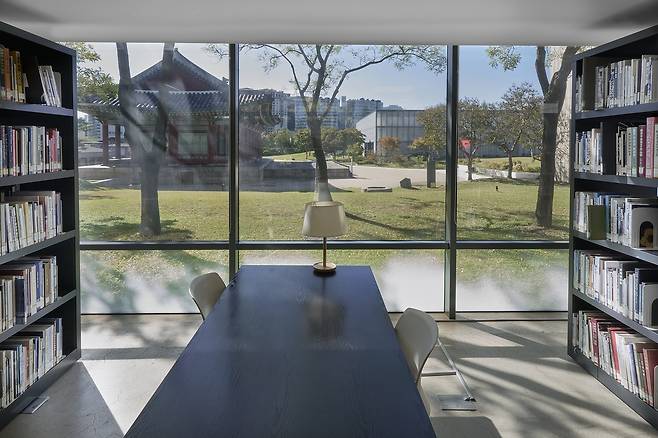 Art library at MMCA Seoul (MMCA)