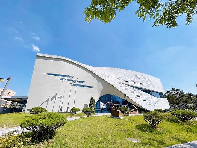 Uijeongbu Art Library (Courtesy of the library, Gyeonggi Province)