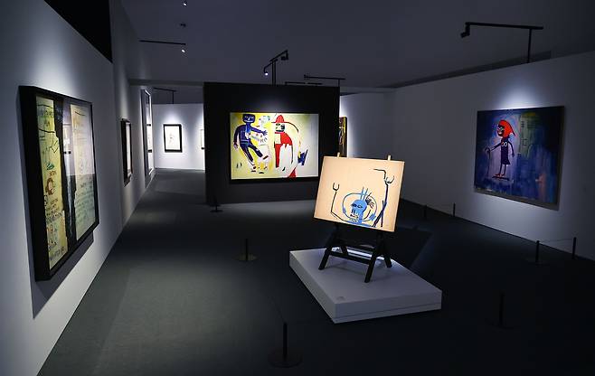 A view of Jean-Michel Basquiat's "Signs: Connecting Past and Future″ exhibition which runs through Jan. 31 of next year at the Dongdaemun Design Plaza (DDP) in central Seoul. [JOONGANG ILBO]