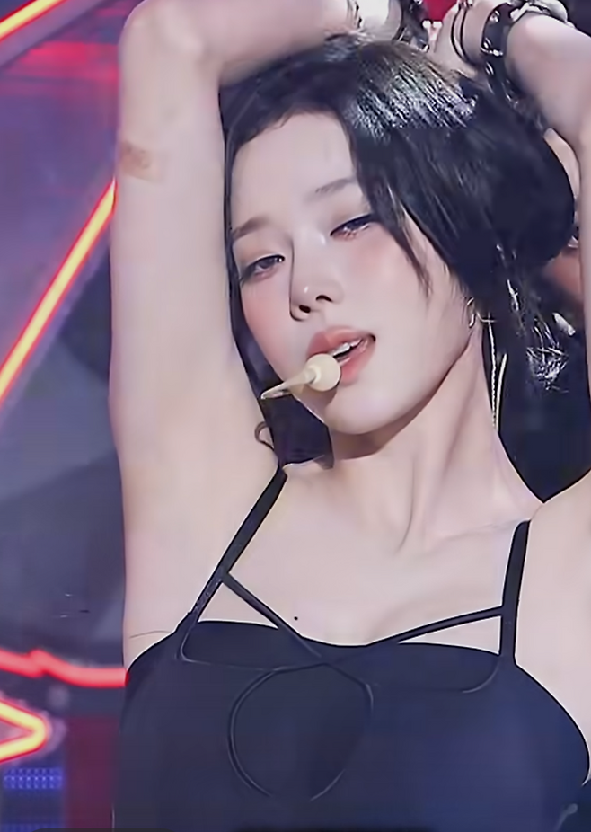 그룹 에스파 멤버 윈터가 BTS 정국과의 열애설 이후 첫 근황을 SNS에 올렸다. / 사진 = 영상 캡처