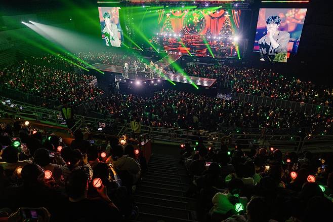 ‘10년 근속 밴드’의 내공을 무대 위에 쏟아냈다. 덕분에 연말 공연 러시 속 가장 눈에 띄는 성과를 낼 수도 있었다. 사진제공|FNC엔터테인먼트