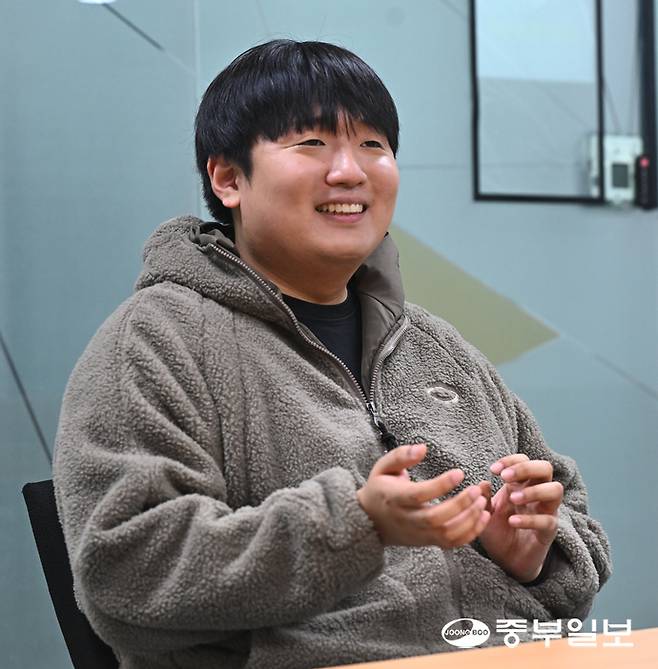 임권영 스튜디오BBB 대표가 중부일보와 인터뷰를 하고 있다. 김경민기자