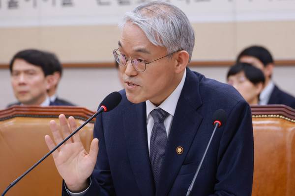 천대엽 법원행정처장이 18일 국회법제사법위원회 전체회의에 참석해 국민의힘 나경원 의원 질의에 답하고 있다. 2025.12.18 [사진=연합뉴스]