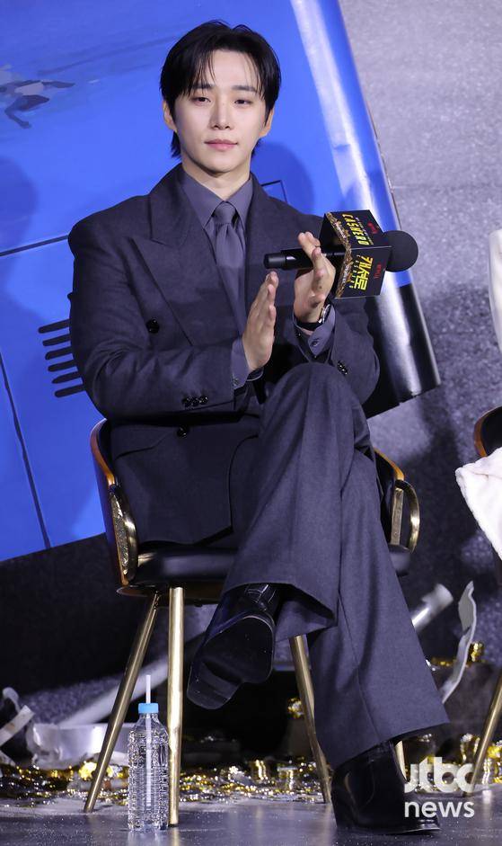 22일 오전 서울 웨스틴 서울 파르나스에서 열린 넷플릭스 시리즈 '캐셔로' 제작발표회가 열렸다. 이창민 감독, 배우 이준호, 김혜준, 김병철, 김향기, 이채민, 강한나가 참석했다. 박세완 엔터뉴스팀 기자 park.sewan@jtbc.co.kr