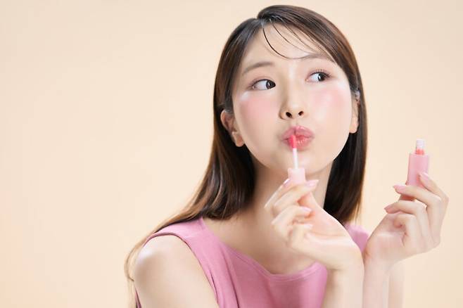 립밤, 립스틱, 립글로스는 각각 특성이 달라 필요에 맞게 잘 선택해야 한다. 사진=게티이미지뱅크