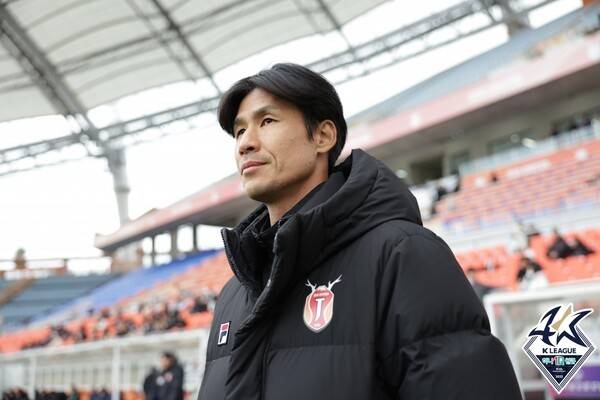 제주SK 감독 대행 시절의 정조국 코치. /사진=한국프로축구연맹