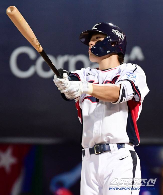 14일 프리미어12 야구대표팀이 대만 타이베이 티옌무구장에서 쿠바와 경기를 펼쳤다. 2회 2사 만루. 만루포를 터트린 김도영. 타이베이(대만)=송정헌 기자songs@sportschosun.com/2024.11.14/