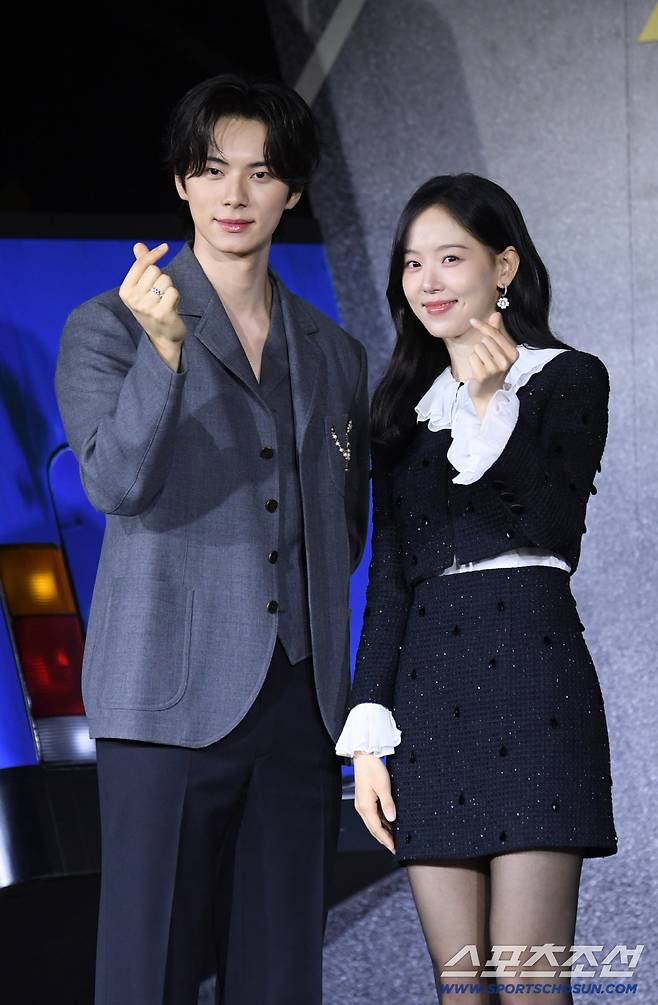 넷플릭스 '캐셔로' 제작발표회가 22일 서울 강남구 삼성동 그랜드 인터컨티넨탈 서울 파르나스 열렸다. 배우 이채민, 강한나가 포토타임을 갖고 있다. 삼성동=박재만 기자pjm@sportschosun.com/2025.12.22/