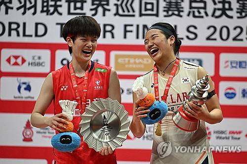 왕즈이(왼쪽)·안세영. ⓒ연합뉴스 AFP
