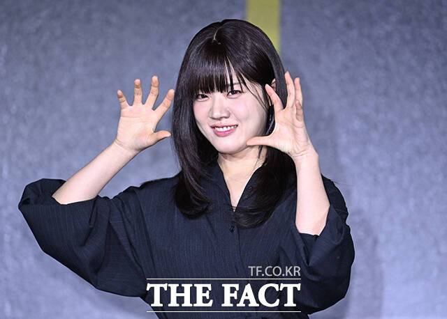 배우 김향기가 22일 오전 서울 강남구 웨스틴 서울 파르나스에서 열린 넷플릭스 새 시리즈 '캐셔로' 제작발표회에 참석해 포즈를 취하고 있다. /박헌우 기자