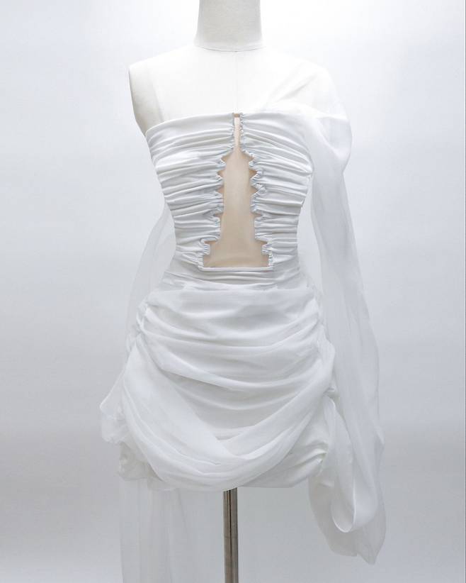 불국사 석가탑에서 영감을 얻은 드레스. 인스타그램 @leje.official