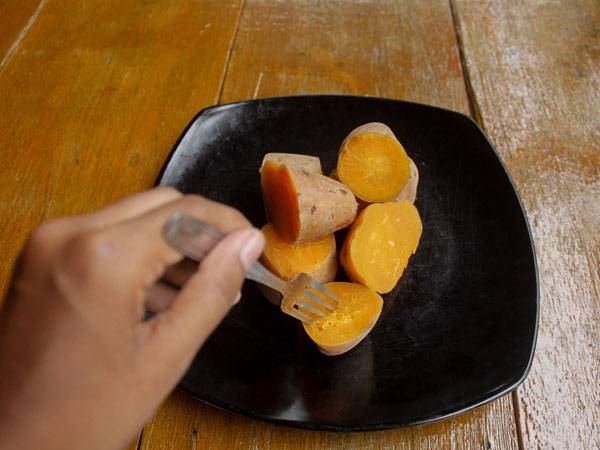 겨울철 간식이나 다이어트 식품으로 소비돼 온 고구마가 영양학적으로는 ‘완전식품’에 가깝다는 분석이 나왔다./사진=게티이미지뱅크