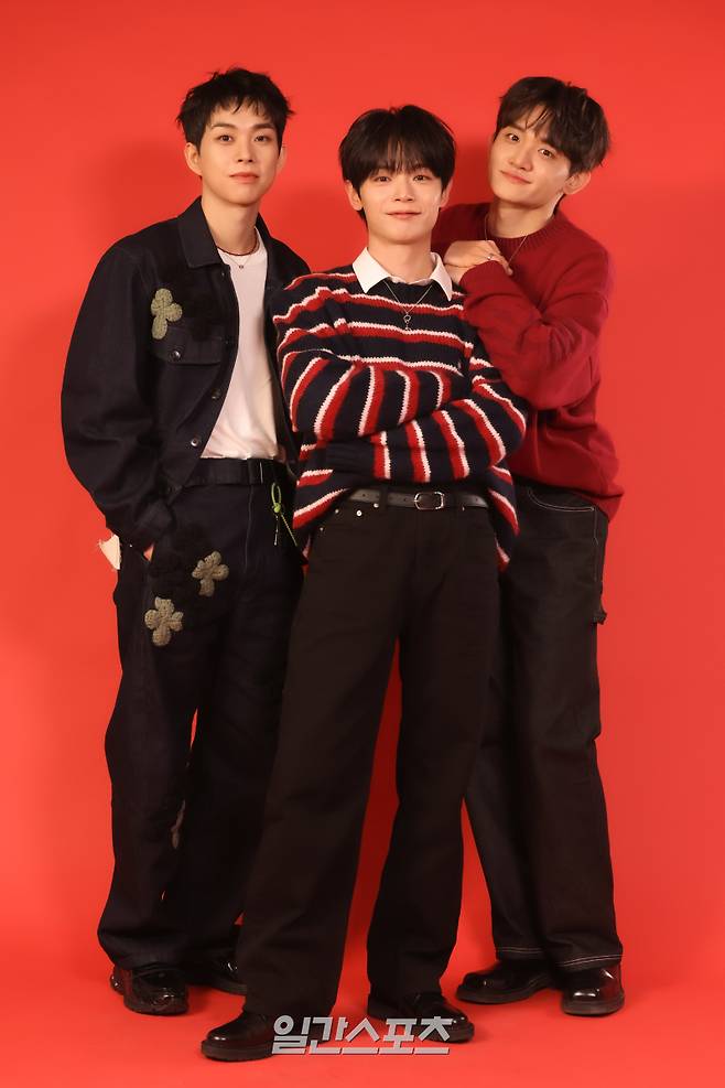 밴드 루시가 10일 오후 서울 중구 순화동 KG타워에서 진행된 일간스포츠와의 열말맞이 인터뷰에 앞서 포즈를 취하고 있다. 서병수 기자 qudtn@edaily.co.kr /2025.12.10/