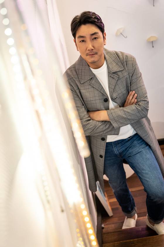 2019년 영화 '광대들: 풍문조작단' 주연을 맡았던 배우 조진웅. [사진 워너브러더스 코리아]