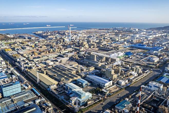 고려아연은 25년 전 호주에 제련소를 설립한 이후 해외 사업과 국내 핵심 사업장이 함께 성장하는 선순환 구조를 구축해 온 경험을 보유하고 있다. 사진은 고려아연 온산제련소 전경. /사진=고려아연 제공