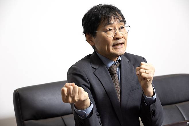 12월8일 서울 서초구 법무법인 지향 회의실에서 쿠팡 개인정보 유출 공동소송을 진행 중인 이은우 변호사가 〈시사IN〉과 인터뷰를 하고 있다. ⓒ시사IN 박미소