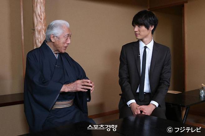 카메카제 특공대원의 인터뷰를 듣는 소타. 후지TV 제공