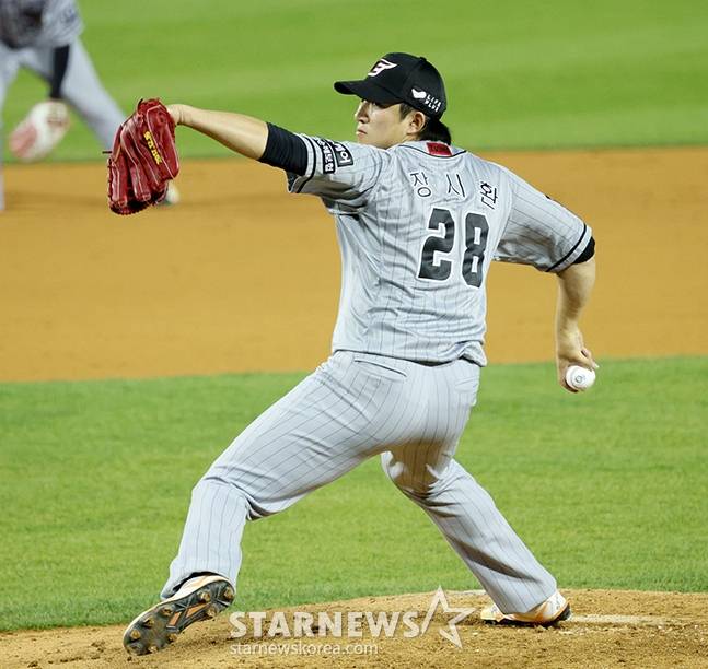 2024년 4월 11일 잠실에서 역투하는 장시환의 모습. /사진=김진경 대기자