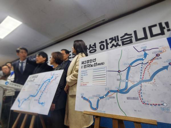 민간사업자(대우건설)이 제안한 제2경인선 신규 노선도. 목동역으로 향하는 본선에 광명시흥선을 지선으로 둔 형태에서, 신천에서 분기한 본선이 한 쪽은 목동으로, 다른 한 쪽은 신림으로 향하는 새 노선으로 바뀌었다. 제안된 노선은 한국개발연구원(KDI) 적격성(경제성) 평가를 거쳐 제3자 사업자공고(사실상 대우건설) 절차를 밟은 뒤 이르면 2030년께 착공될 전망이다.&nbsp; [사진=경인방송]